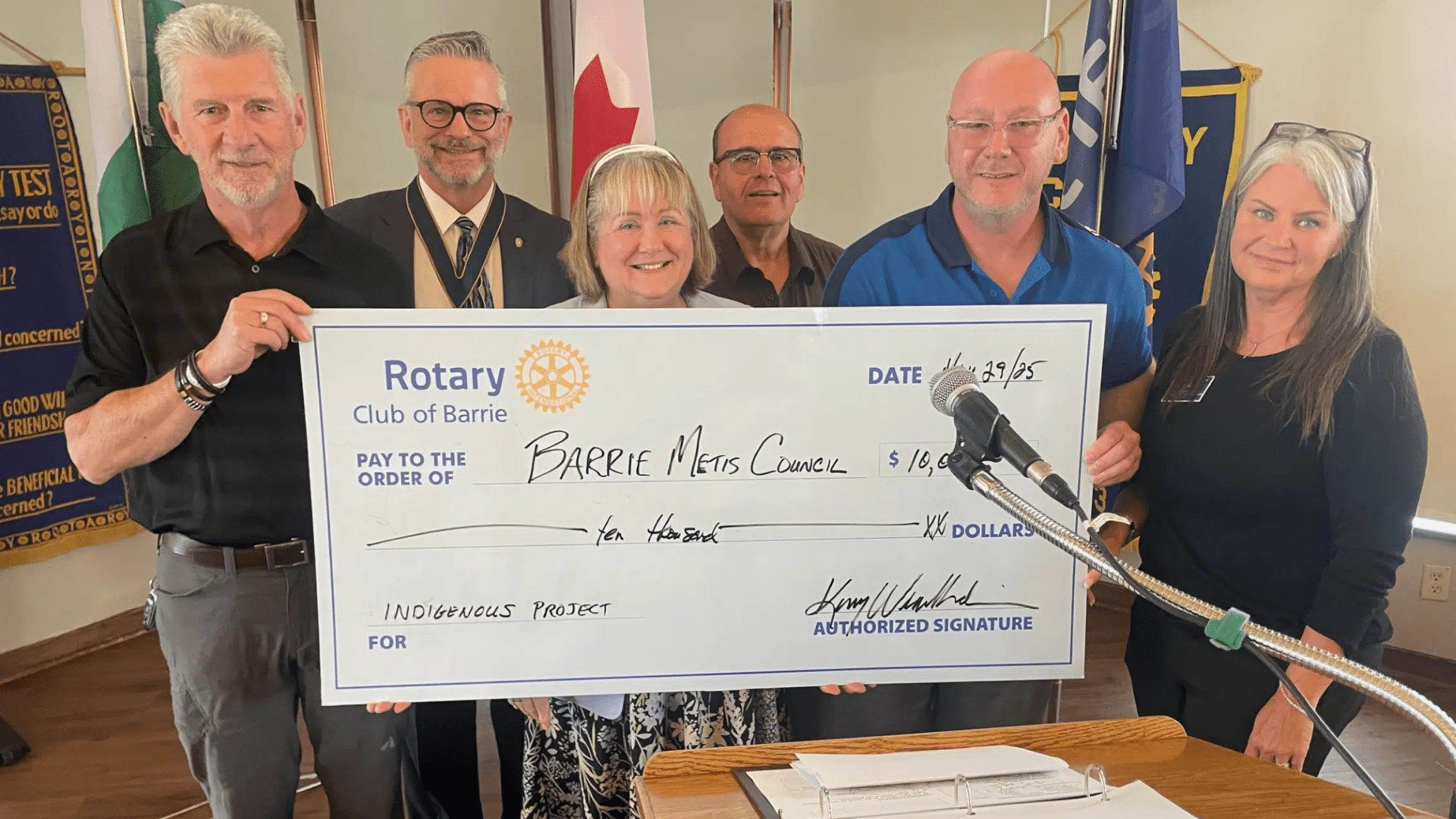 Cheque Presentation To Support Métis Community