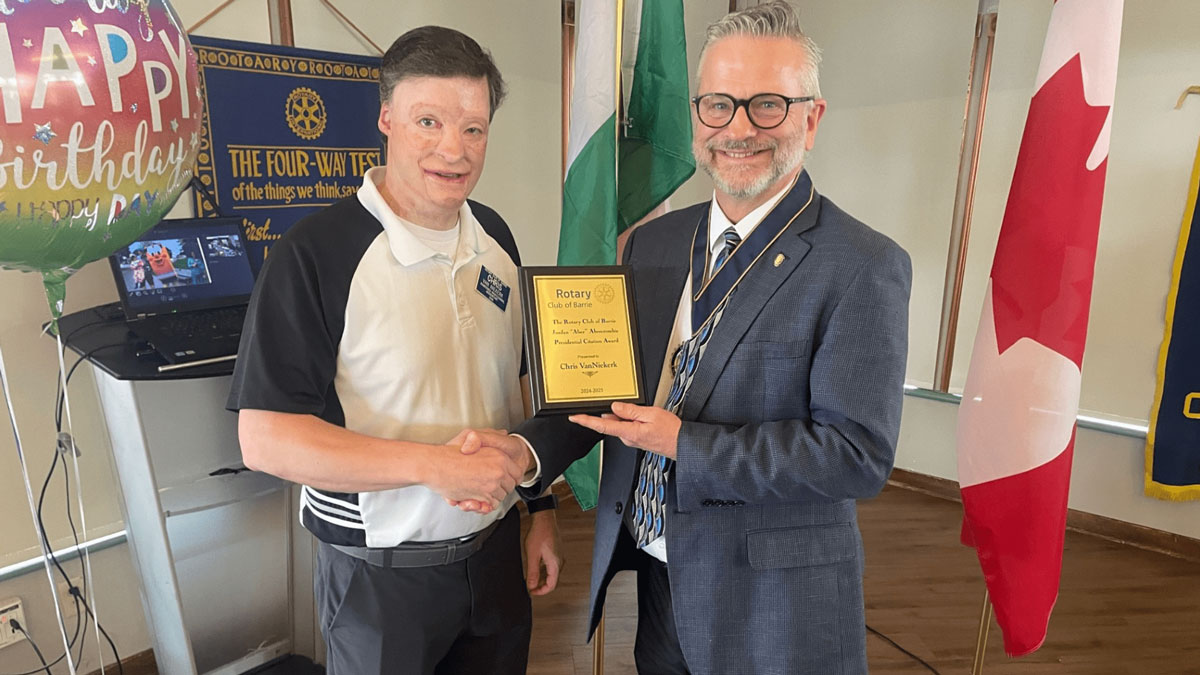 Chris Van Niekerk Being Presented The Aber Award