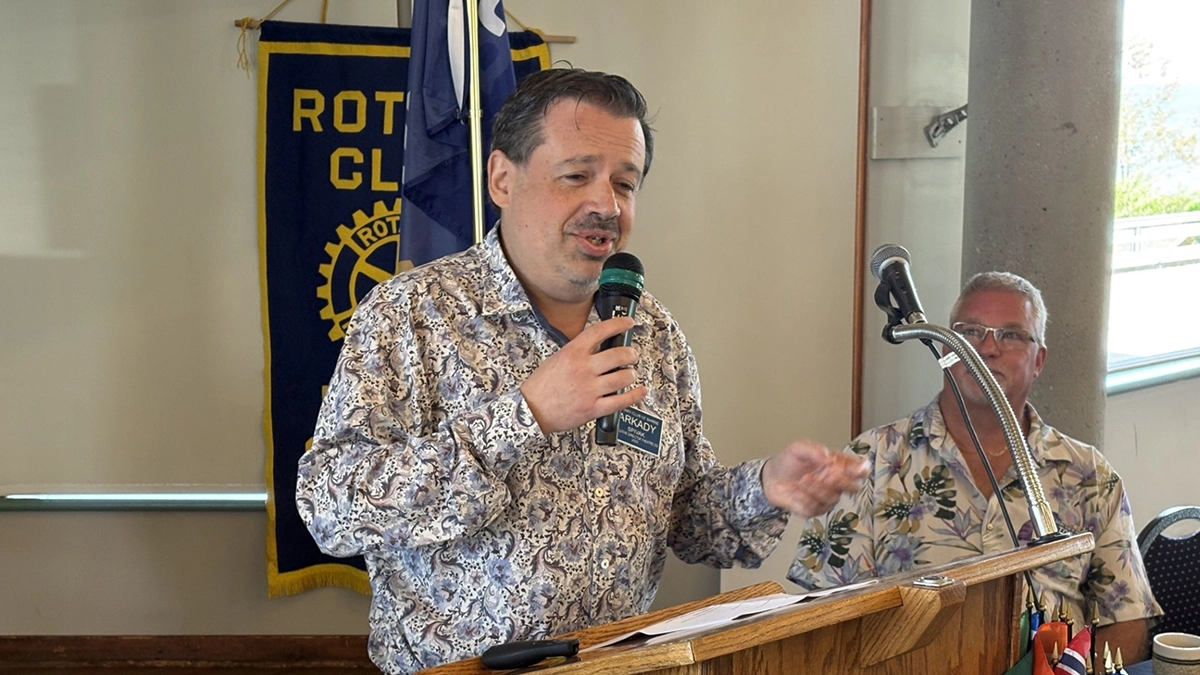 Arkady Spivak delivering his Classification Talk at the Rotary Club of Barrie
